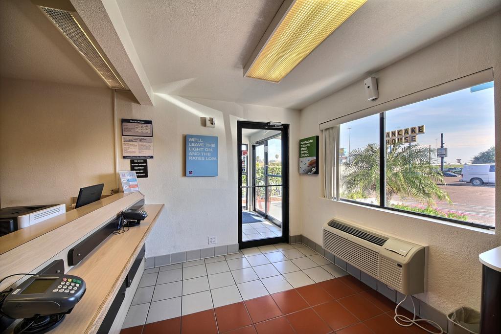 Motel 6-Laredo, Tx - South Exteriör bild