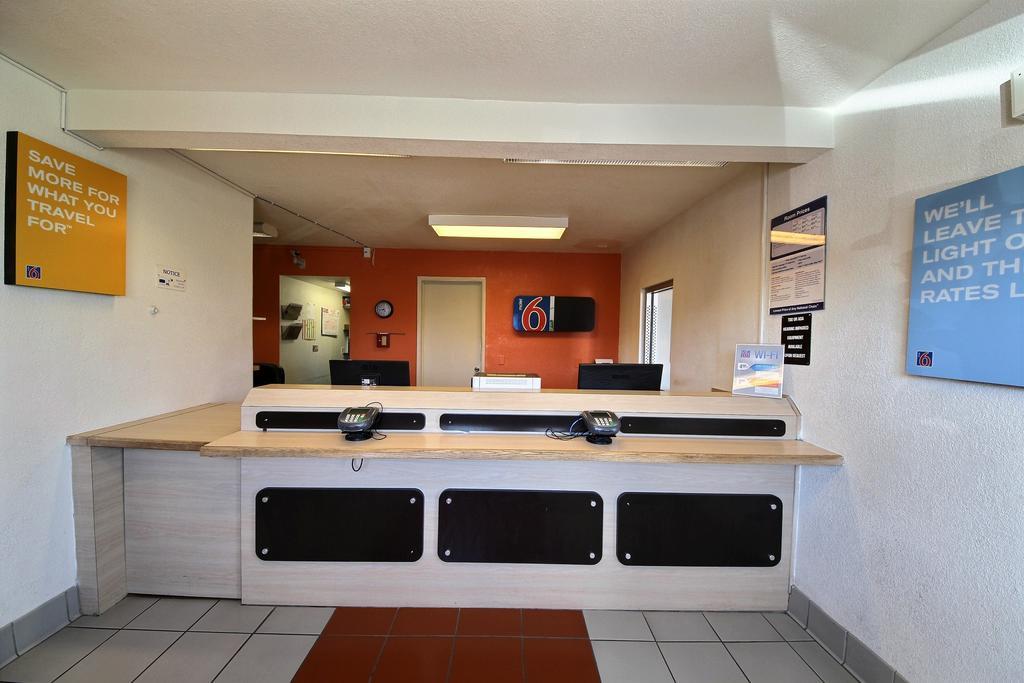 Motel 6-Laredo, Tx - South Exteriör bild