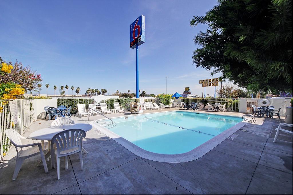 Motel 6-Laredo, Tx - South Exteriör bild