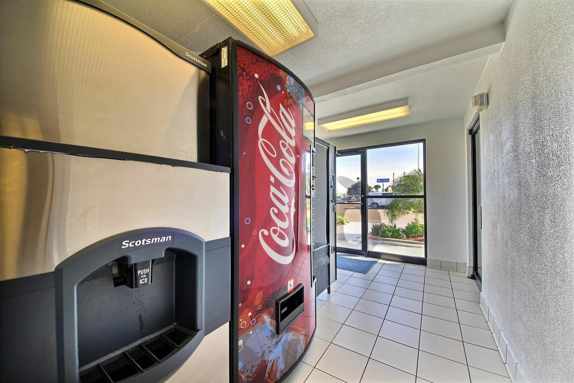 Motel 6-Laredo, Tx - South Exteriör bild